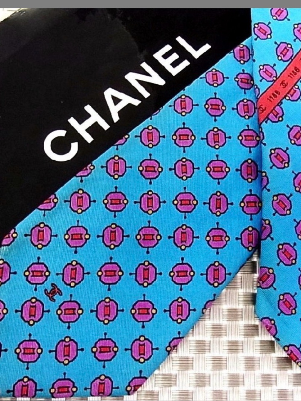 ChanelMen's Blue Pink Patterned Tie